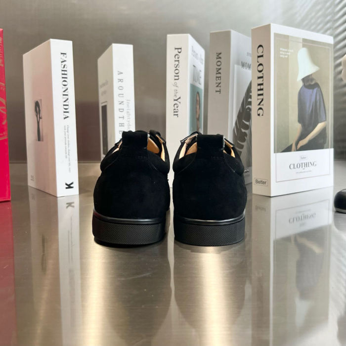 Christian Louboutin 002 Casual shoes XM023
