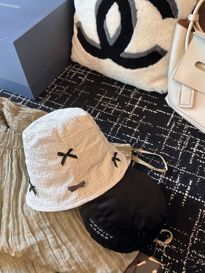 Burberry Hats 001