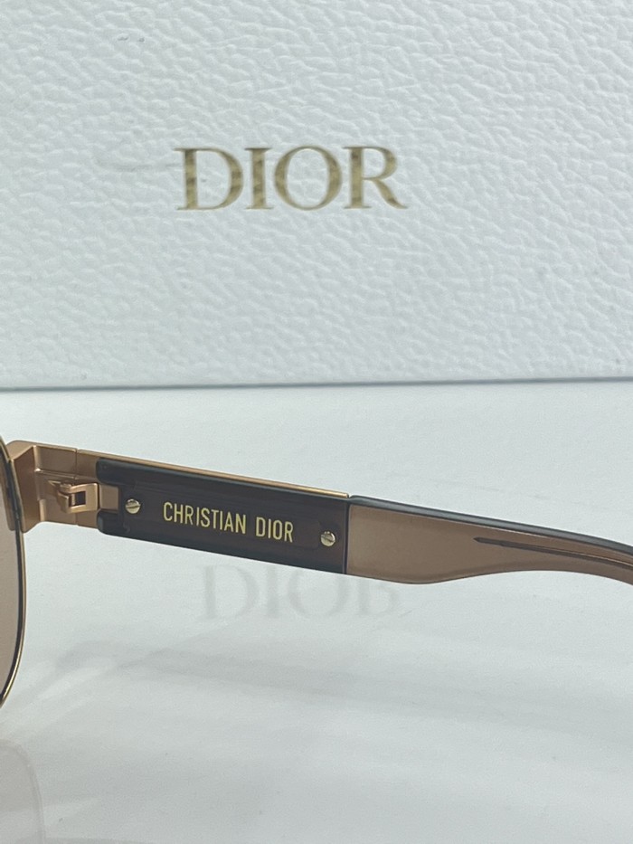 Dior Sunglasses SIGNATURE A3U SM041