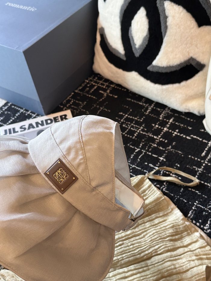Loewe Hats 001