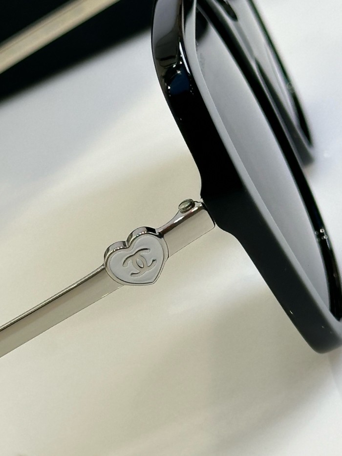 Chanel Sunglasses CH5521 SM051