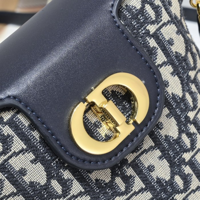Dior 30 Montaigne Bucket Bag 002 LM061 17cm