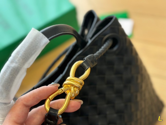 Bottega Veneta Andiamo Bag 007 DB002 33cm