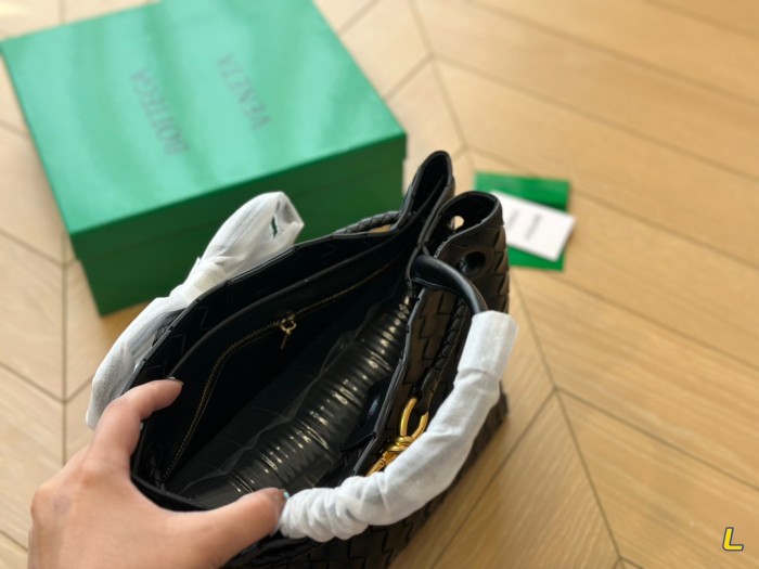 Bottega Veneta Andiamo Bag 007 DB002 33cm