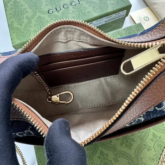 Gucci HALF-MOON-SHAPED MINI BAG 726843 LM001 22cm