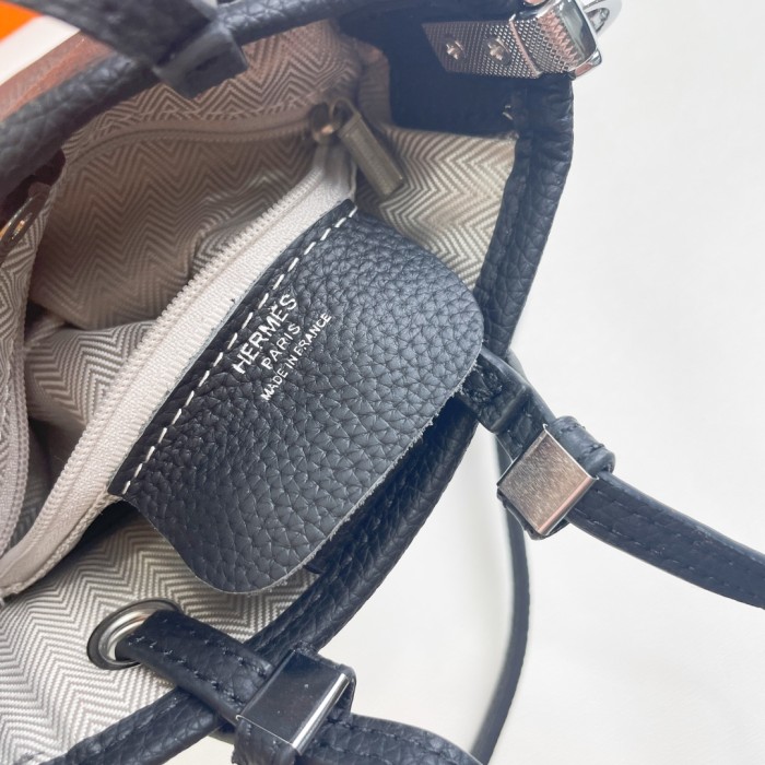 Hermes Shoulder Bag E944 LM061 18cm
