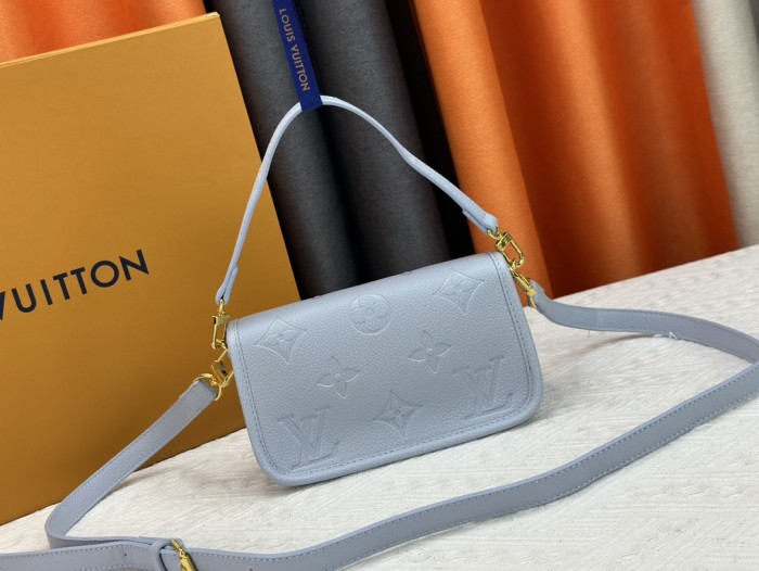 LV Nano Diane Bag M83566 LM041 19cm