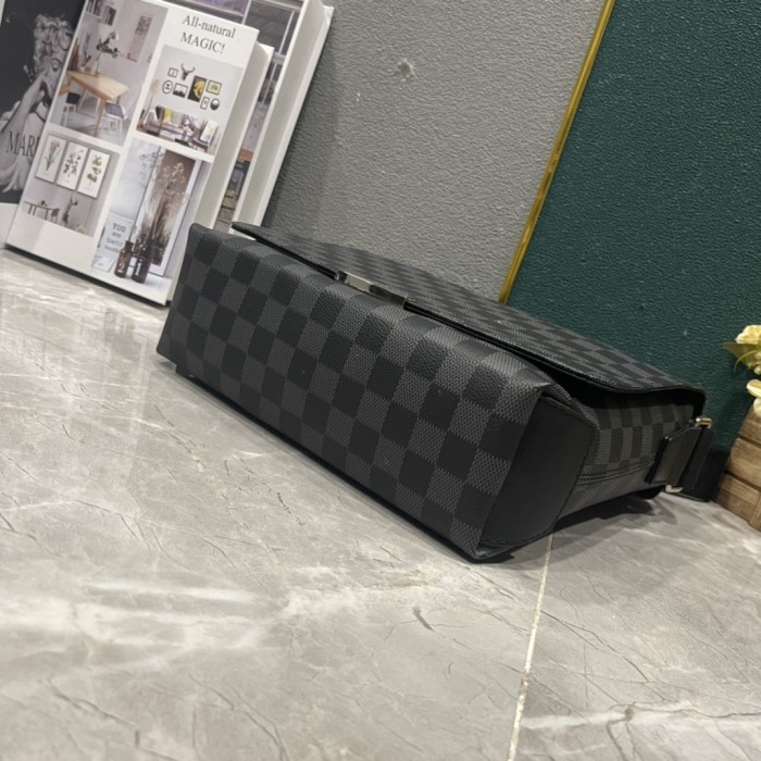 LV District Messenger Bag M40349 LM031041 25-32cm