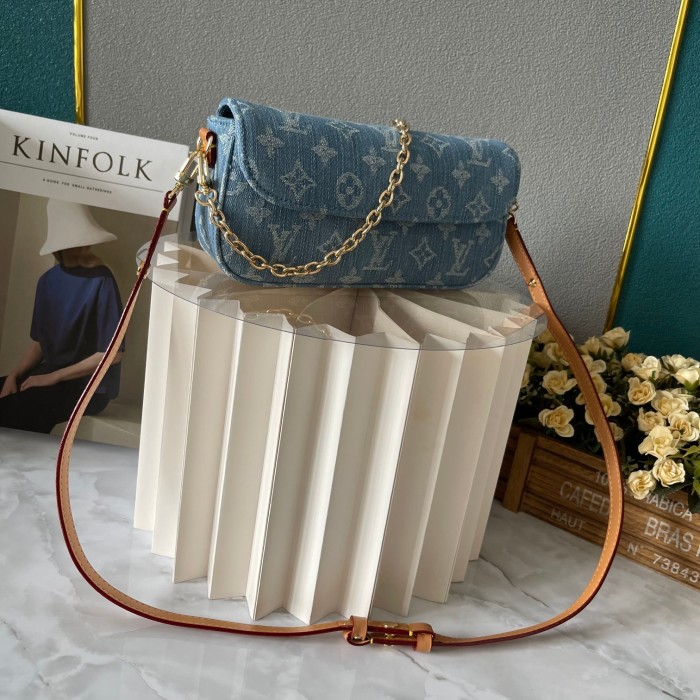 LV Wallet On Chain Ivy Bag M81911 LM021 23.5cm