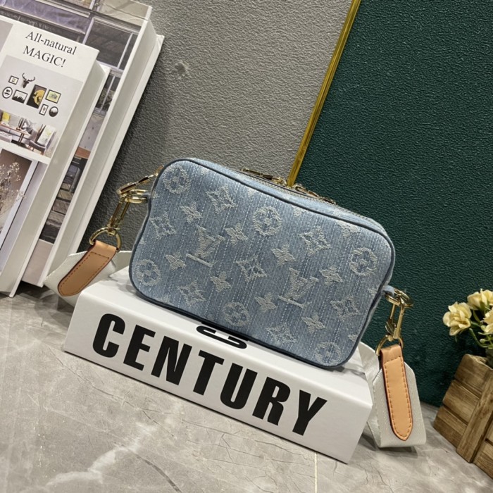 LV Alpha Wearable Bag M60414 LM041 18.5cm