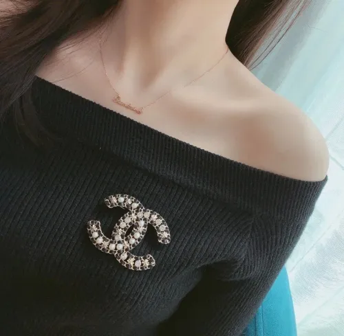 Chanel Brooch 011