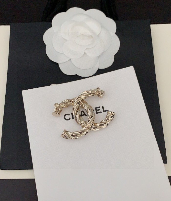 Chanel Brooch 008