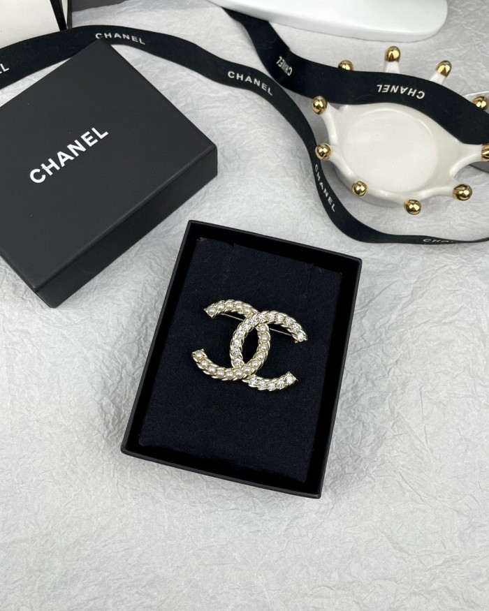 Chanel Brooch 010