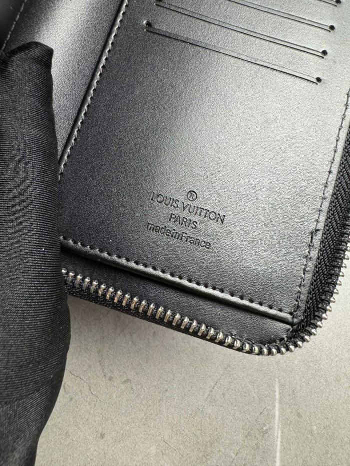 LV Zippy Wallet M63095 LM07 20cm