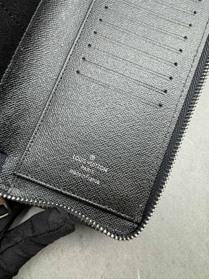 LV Zippy Wallet M63095 LM07 20cm