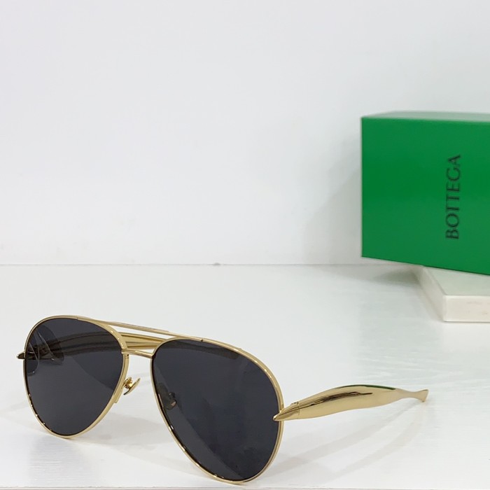 Bottega Veneta Sunglasses BV1305S SM061