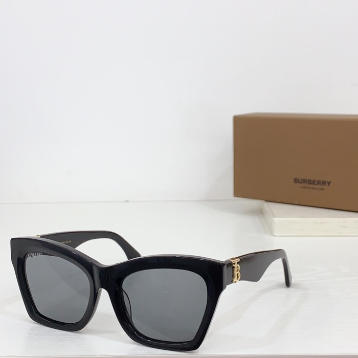 Burberry Sunglasses BE 4420U SM011
