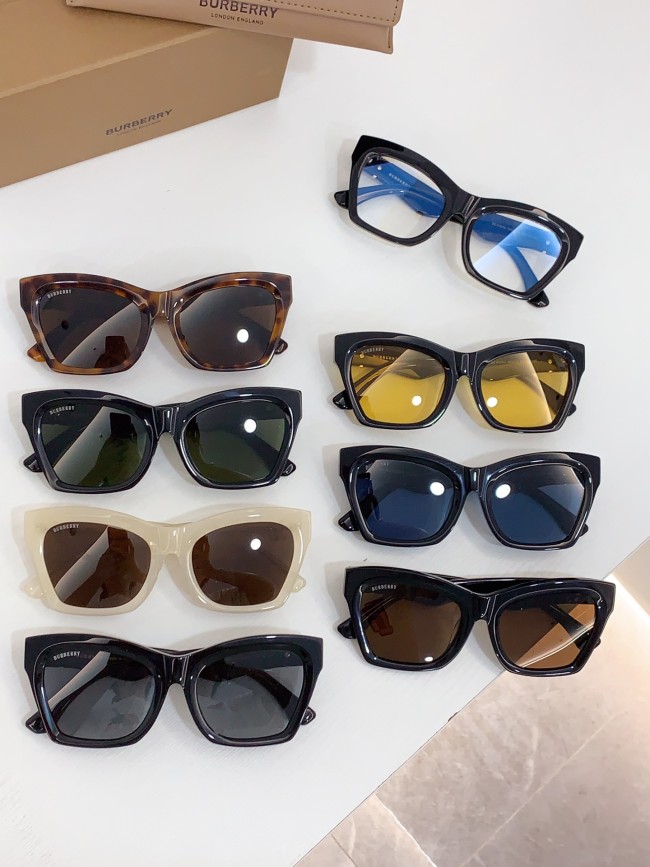 Burberry Sunglasses BE 4420U SM011