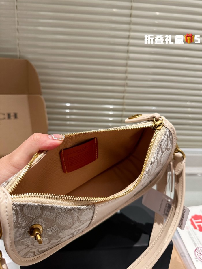 COACH SWINGER Bag 006 LLS551 23cm