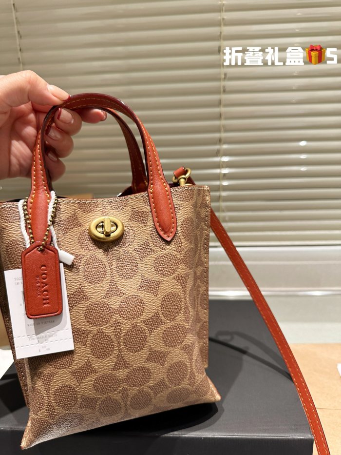 COACH WILLOW Tote 019 LLS571 16cm