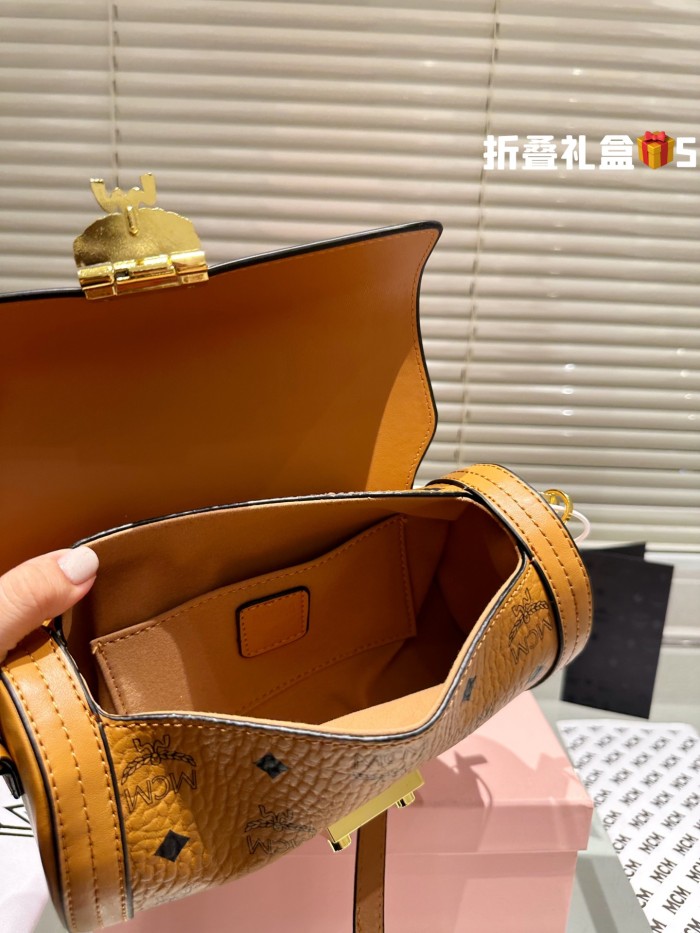 MCM Shoulder Bag 020 LLS551 21cm