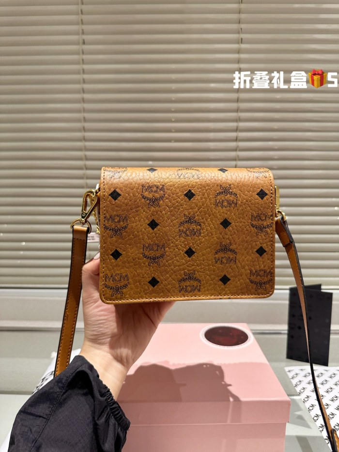 MCM Shoulder Bag 015 LLS051 18cm