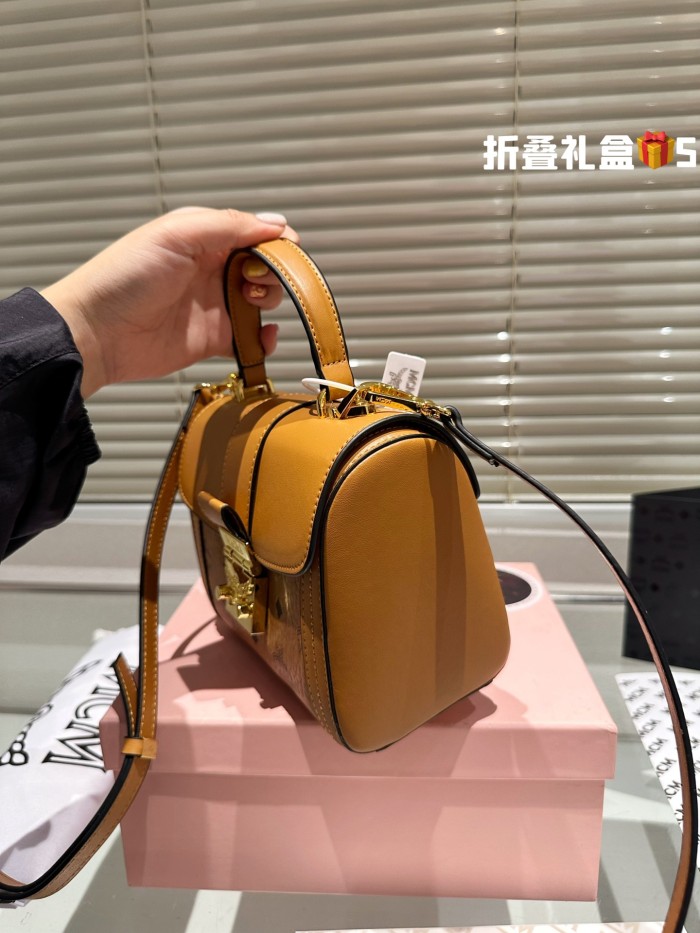 MCM Handbag 019 LLS051 18cm
