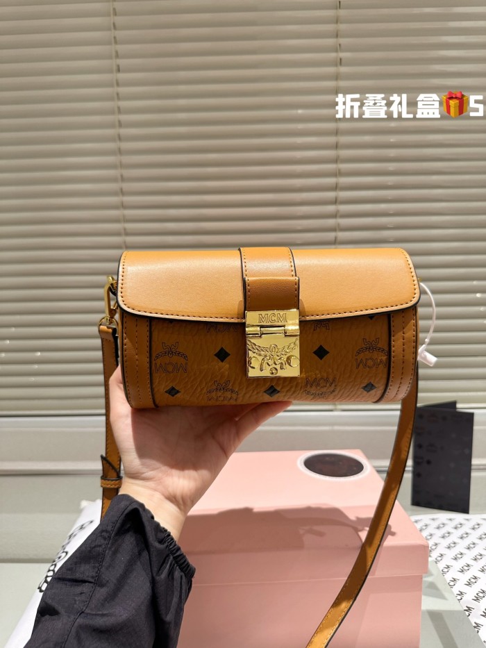 MCM Shoulder Bag 020 LLS551 21cm