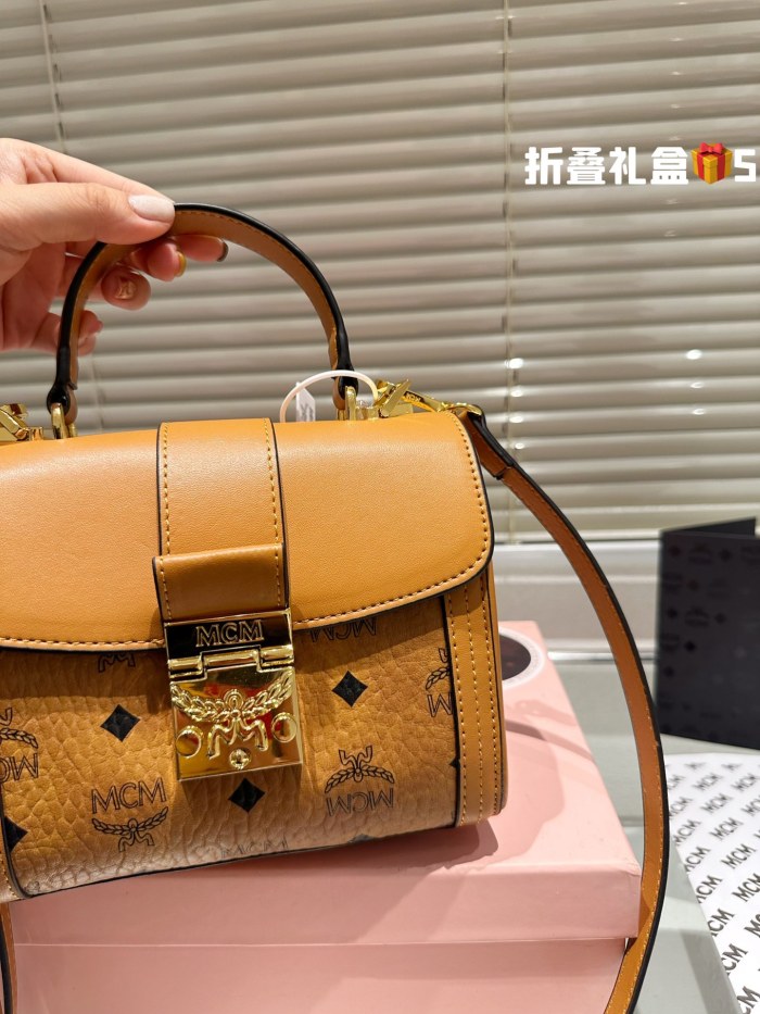 MCM Handbag 019 LLS051 18cm