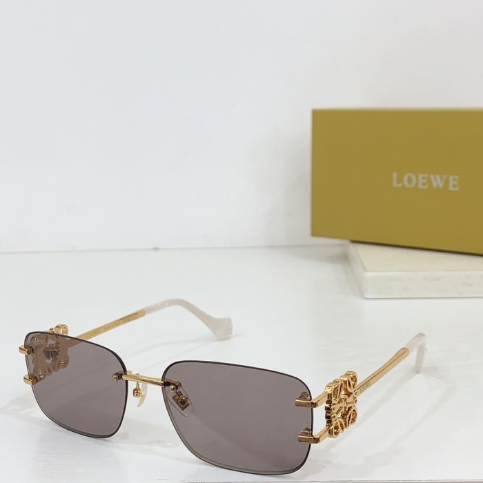 Loewe Sunglasses LW5106S SM051