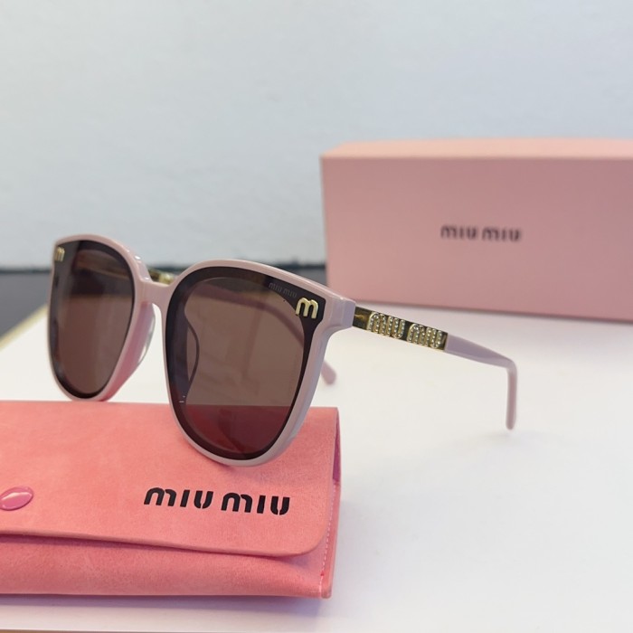 Miu Miu Sunglasses SMU 20S SM061