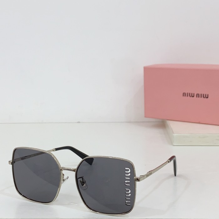 Miu Miu Sunglasses SMU 51Y SM011