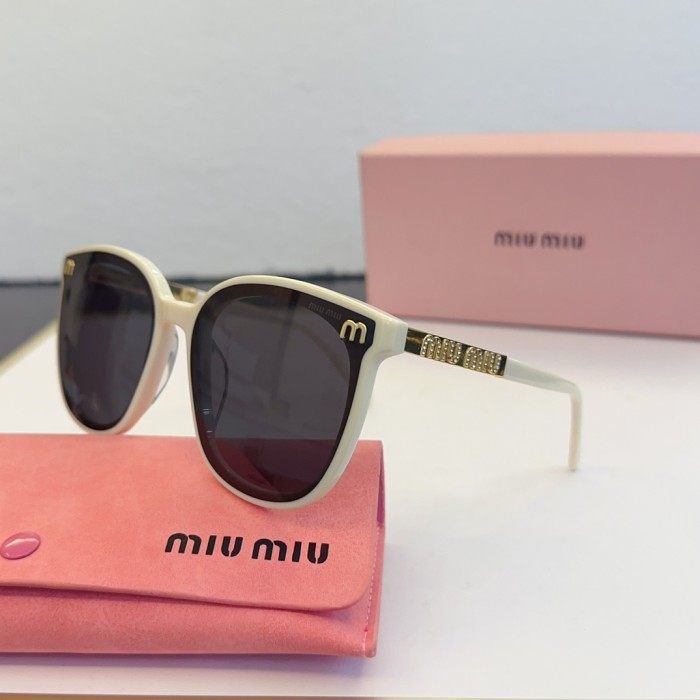 Miu Miu Sunglasses SMU 20S SM061