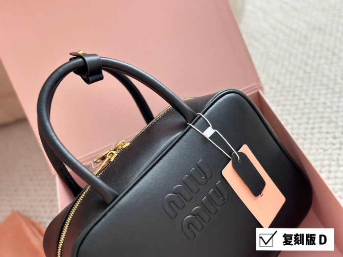 Miu Miu Handbag 006 LLS081 27cm