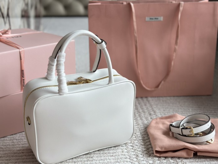 Miu Miu Handbag 006 LLS081 27cm