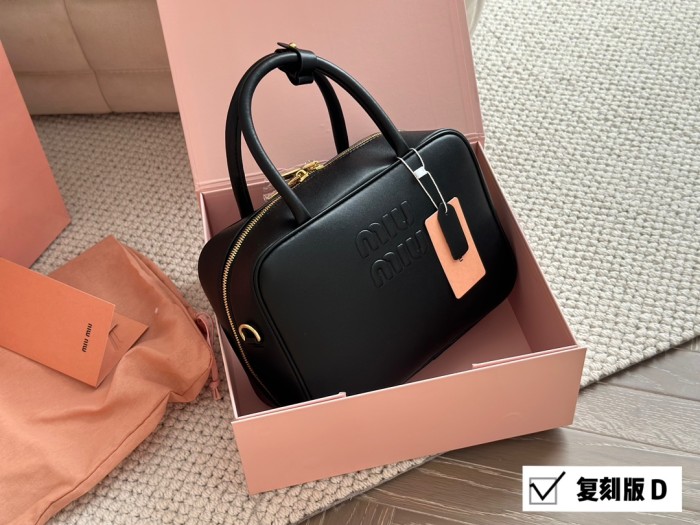 Miu Miu Handbag 006 LLS081 27cm