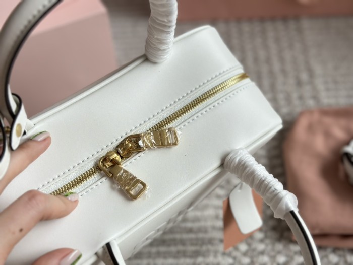 Miu Miu Handbag 006 LLS081 27cm
