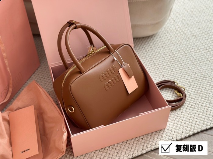 Miu Miu Handbag 006 LLS081 27cm