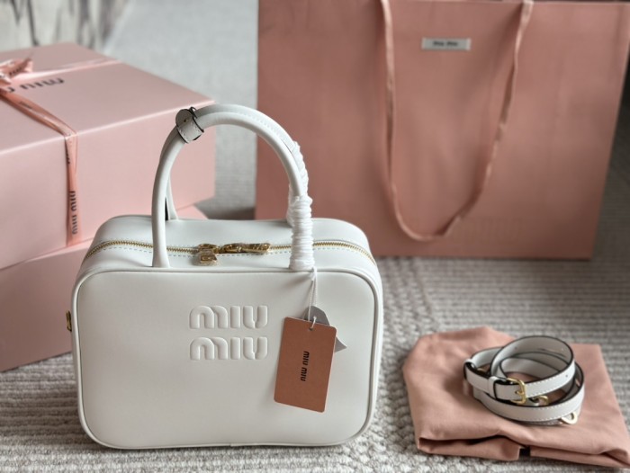 Miu Miu Handbag 006 LLS081 27cm