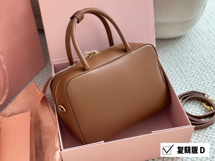 Miu Miu Handbag 006 LLS081 27cm