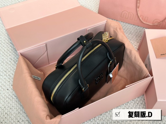 Miu Miu Handbag 002 LLS581591 22-27cm