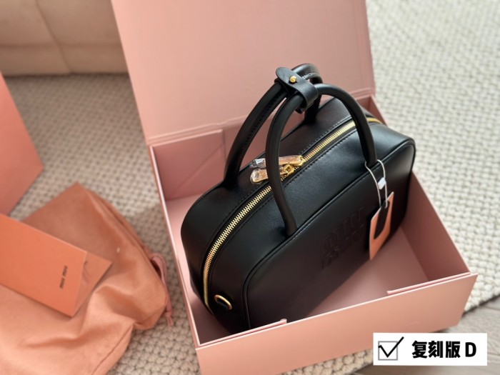 Miu Miu Handbag 006 LLS081 27cm