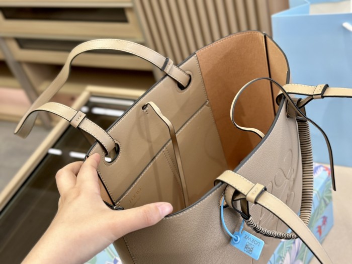 Loewe Tote 015 LLS551 28cm