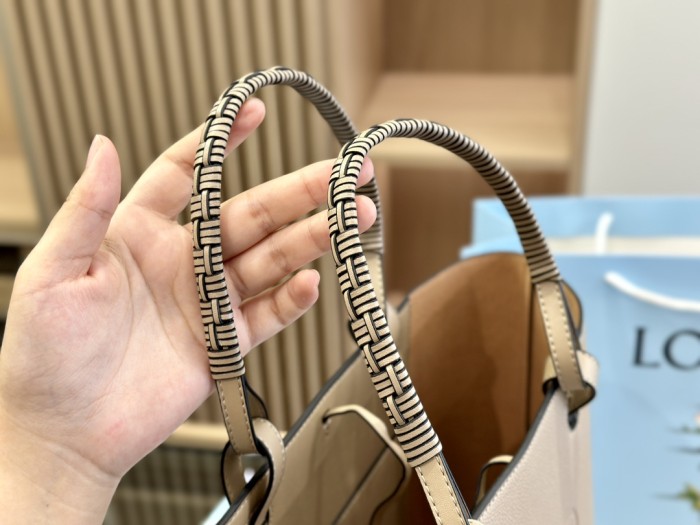 Loewe Tote 015 LLS551 28cm