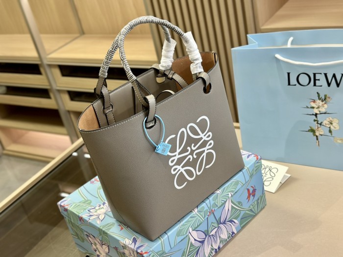 Loewe Tote 016 LLS551 28cm