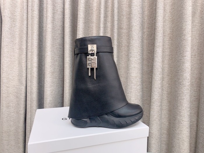 Givenchy 007 boots XM027