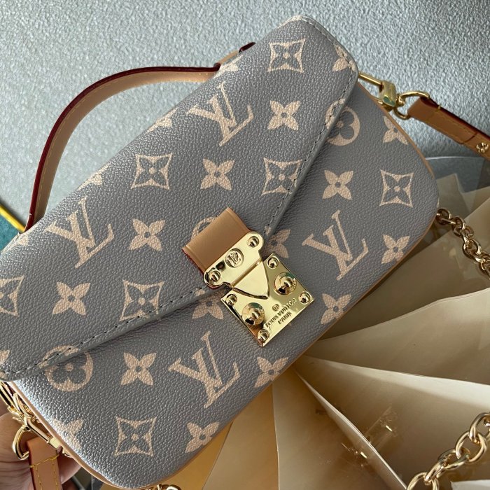 LV Pochette Métis East West M12429 LM031 21.5cm