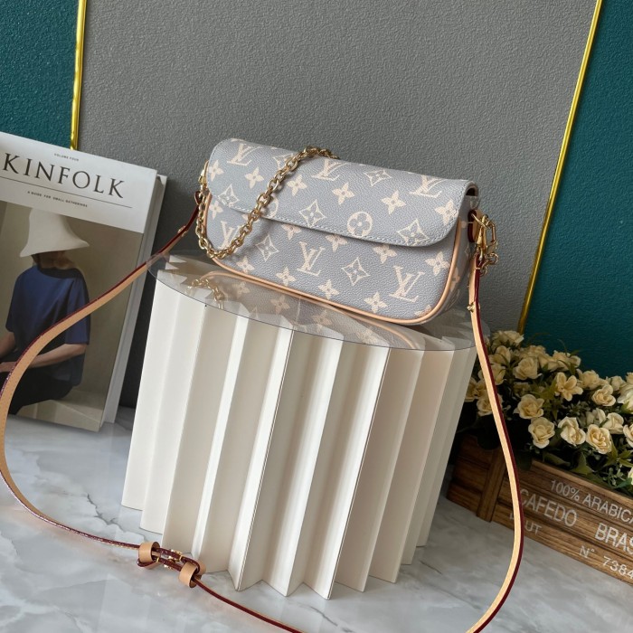 LV Wallet On Chain Ivy M12778 LM031 23.5cm