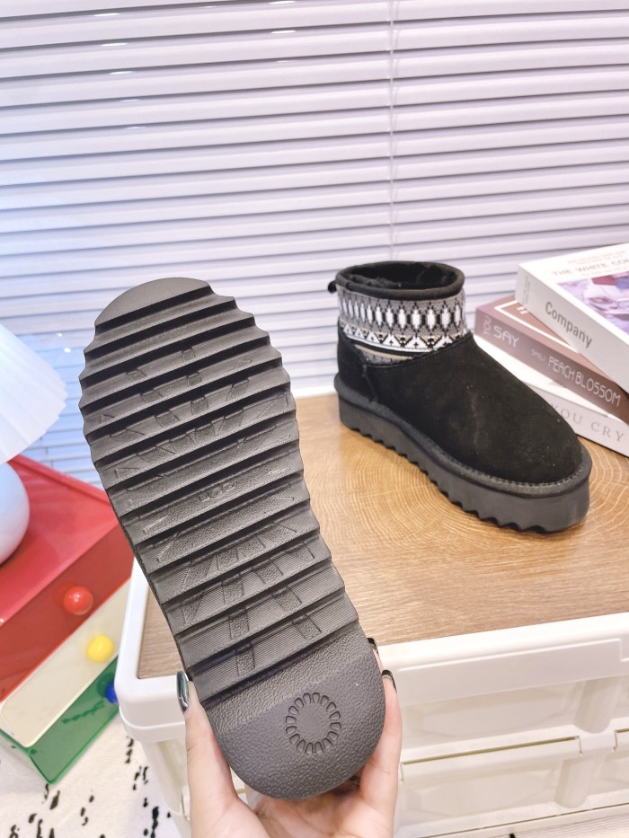 UGG shoes 022 BY002