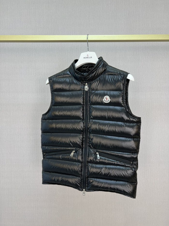 Moncler Down vest M006 FYZ042